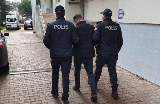İki ayrı ilçede üzerlerinde kontak anahtarı bulunan araçları çaldılar