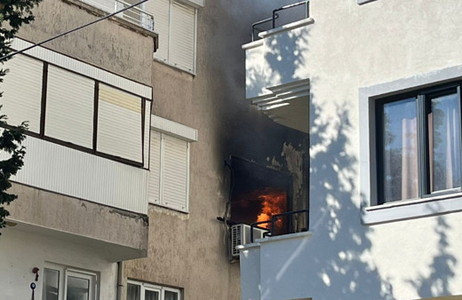 Ayvalık'ta ev yangını, 1 kişi yaralandı