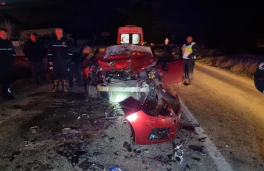 Otomobil kamyon ile çarpıştı: 1 ölü