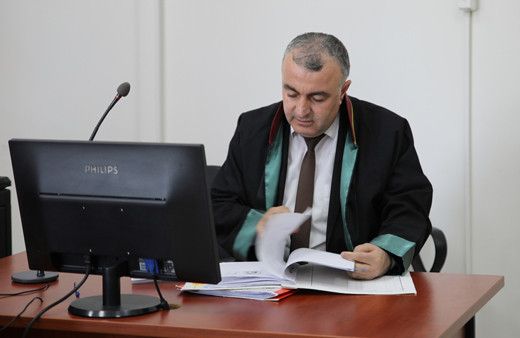 On yıl şoför olarak çalıştığı adliyede üç yıldır avukatlık yapıyor