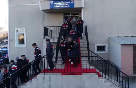 Ankara'da taksi şoförünü silahla vurarak gasp eden 8 kişi yakalandı!