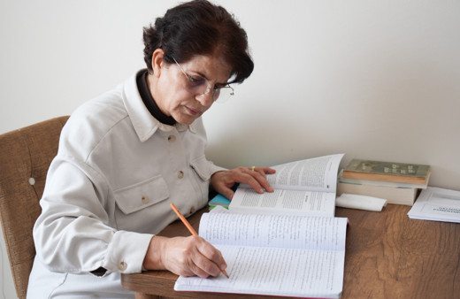 60 yaşında üniversiteyi bitirdi, şimdi de öğretmen olmak istiyor