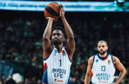 Anadolu Efes EuroLeague'de farklı mağlup