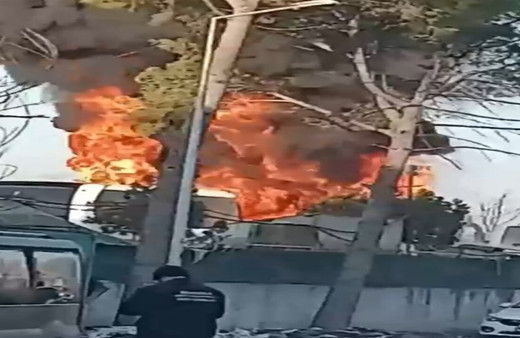 Bursa'da park halindeki otobüs alev alev yandı