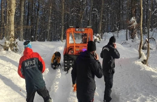 Ava giden 2 arkadaştan biri donarak öldü biri son anda kurtarıldı