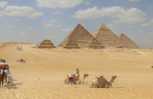 Mısır piramitlerini granitle kaplama projesi olay oldu