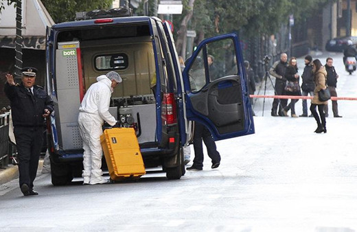 Atina'da Çalışma Bakanlığı önünde bomba patladı