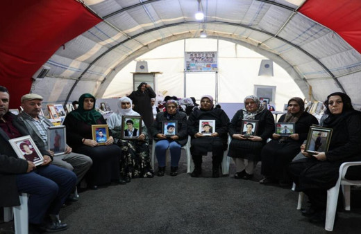 Evlat nöbetindeki ailelerden çocuklarına ‘teslim ol’ çağrısı