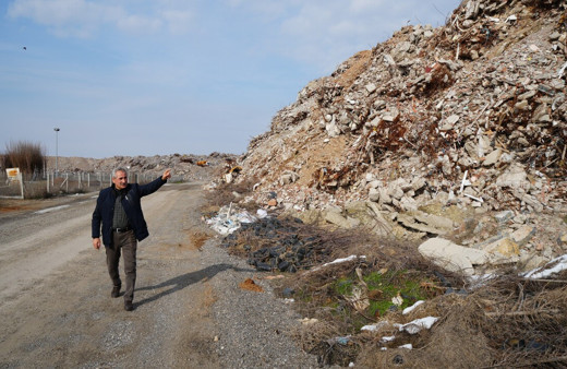 Binlerce hayali altında bırakan moloz yığınları dağ oldu