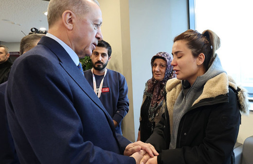 Cumhurbaşkanı Erdoğan helikopterde yaralanan teknisyenin ailesi ile görüştü