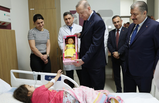 Erdoğan önce açılışını yaptı, sonra çocukları ziyaret etti