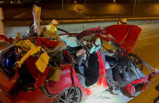 Otomobil TIR'la çarpıştı: 1 kişi öldü, 3 kişi yaralandı!