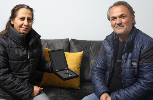 Afetzede vatandaş anahtarını teslim aldığı evine kavuştu