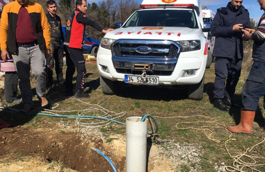 5 metrelik sondaj kuyusuna düşen minik kız için kurtarmak için seferber olundu