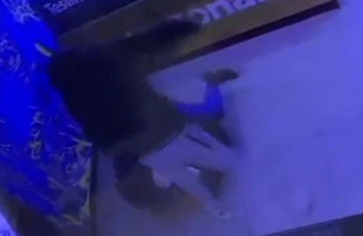 Müzisyeni sevgilisinin gözleri önüne döve döve öldürdüler! Sevgilisine laf atıp, arkası dönükken saldırdılar