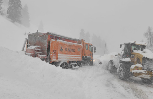 Artvin-Ardahan kara yolu kar nedeniyle ulaşıma kapandı