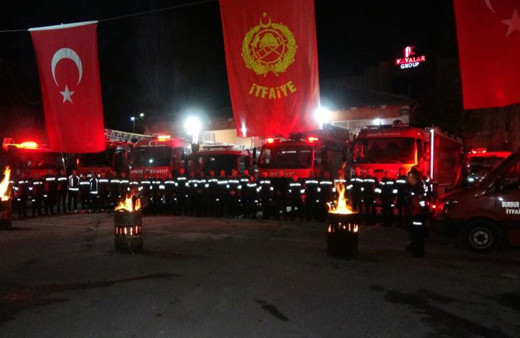 Burdur İtfaiyesi deprem şehitlerini böyle andı