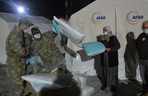 6 Şubat gecesi Mehmetçik, deprem bölgesinde "hayat koridoru" kurdu