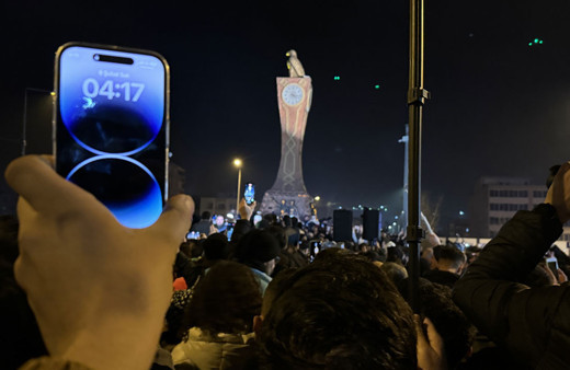 Saatler 04.17'de durdu! 53 bin can, yüzlerce kayıp mezarlıklarda, enkazların başında anıldı