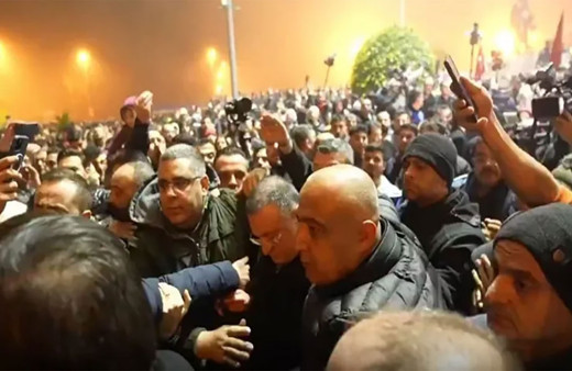 Hatay'daki deprem anmasında CHP adayı Lütfü Savaş'a yoğun protesto! Yuhalandı, 'Lütfü istifa' çığlıkları...