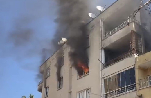 3. kattaki daire alev alev yandı!