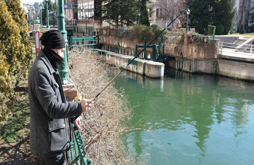 Güneşli havayı gören vatandaş balık tutmaya koştu