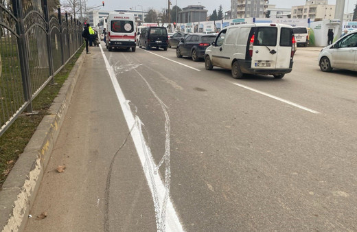 Yeni çekilen yol çizgisi kazaya neden oldu