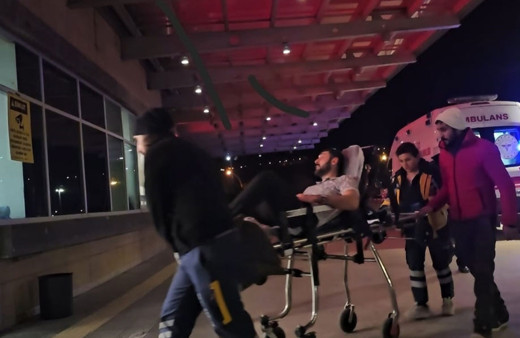 Sokakta para istediler, vermeyince bıçakladılar!