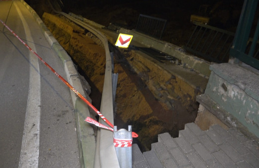 Bursa’da yol çöktü, ulaşım bir süreliğine trafiğe kapatıldı