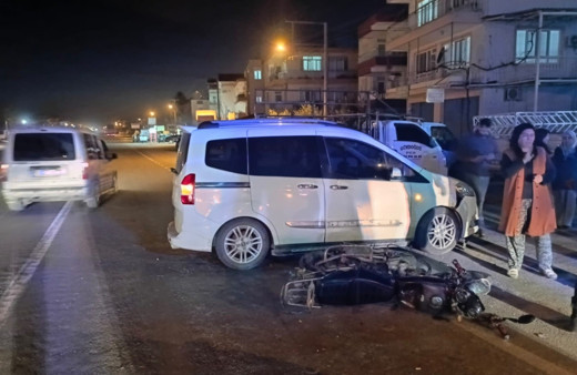 Motosikletle hafif ticari araç çarpıştı: 1 yaralı