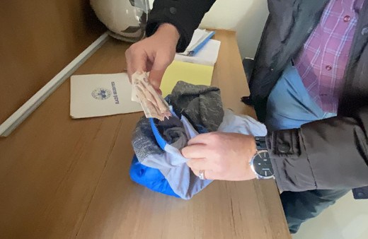 Yakalanan dilencinin paraları sakladığı yer ekipleri hayrete düşürdü