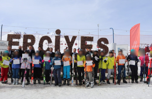 Suça sürüklenen çocuklara kayak eğitimi verildi