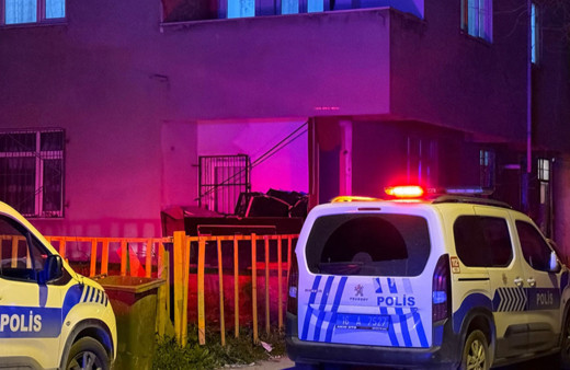 Anne, babasını ve kardeşini öldürdü! Hem pompalı tüfek, hem bıçak kullandı!