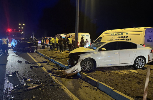 Katliam gibi kaza! Kayseri'de iki otomobilin çarpıştığı kazada 3 kişi hayatını kaybetti