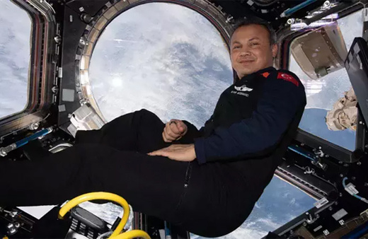 İlk Türk astronot Alper Gezeravcı dünyaya döndü!