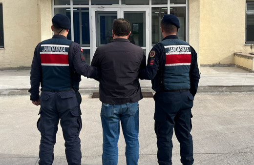 Çeşitli suçlardan aranan 2 şahıs jandarma tarafından yakalandı