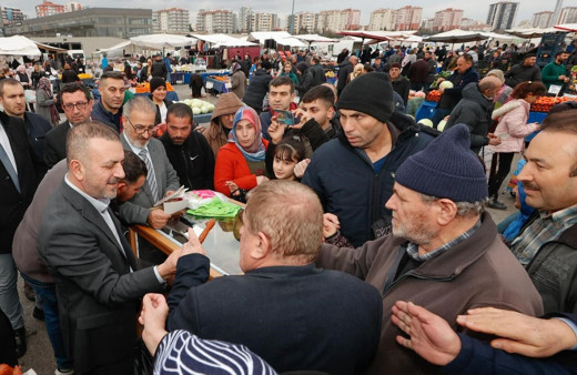 Sincan Belediye Başkanı Ercan’dan semt pazarına ziyaret