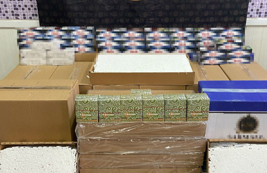 Şüpheli araçtan binlerce makaron ve tütün çıktı