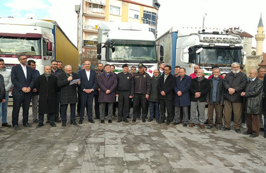 Karaman'dan Filistin'e 4 yardım tırı dualarla uğurlandı