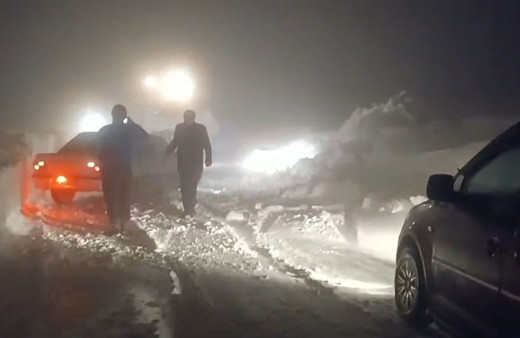 Kar yüzünden mahsur kalan 22 kişi kurtarıldı!