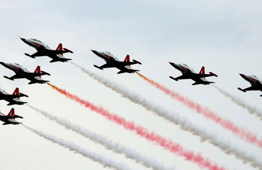 Türk Yıldızları Riyad'da gösteri uçuşu yaptı