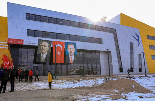 Van'da İpekyolu Sporcu Fabrikası hizmete başladı