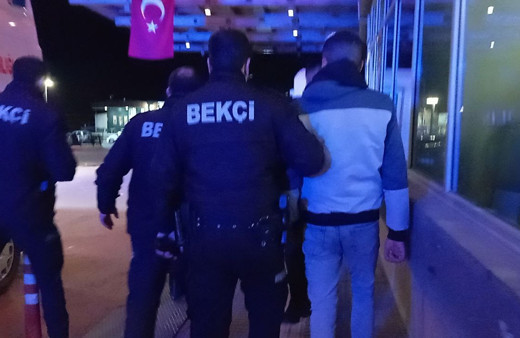 Şüphe üzerine durdurulan şahsın üzerinden komando bıçağı çıktı