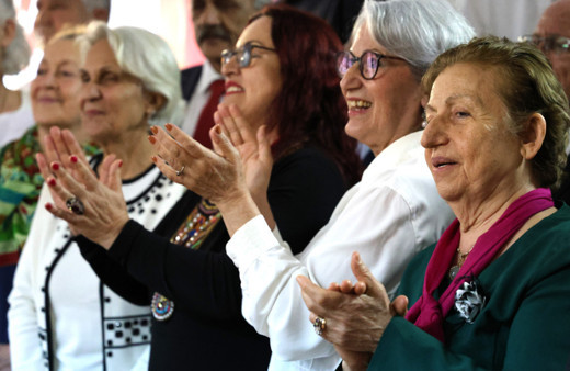 60 yaş üstü öğrenciler karnelerini aldı