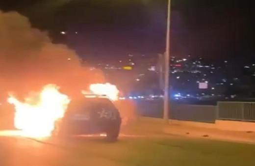 Seyir halindeki otomobil alev topuna döndü