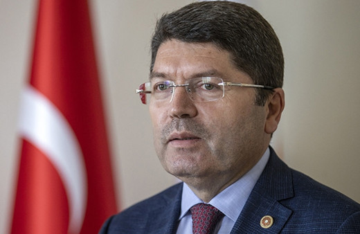 Bakan Tunç duyurdu! AK Parti seçim çalışmasına saldırıda 12 şahıs gözaltına alındı