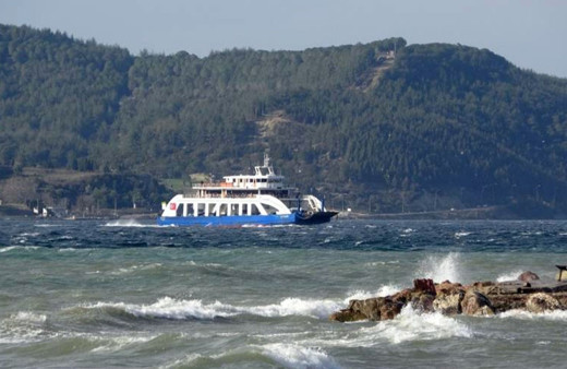 Bozcaada ve Gökçeada'ya bazı feribot seferlerine fırtına engeli