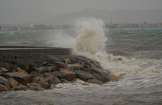 Marmara ve Ege'nin bazı kesimleri için fırtına ve sağanak uyarısı