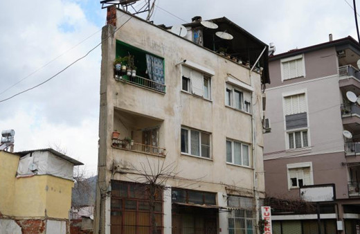 İki boyutlu gibi görünen ev dikkatleri çekiyor