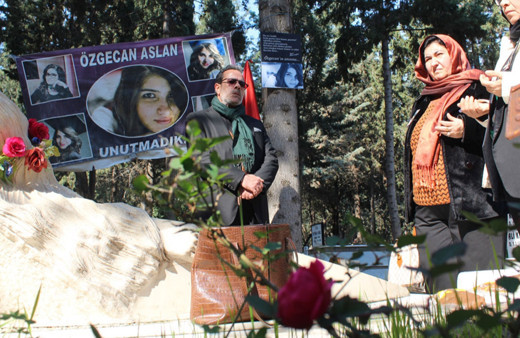 Özgecan Aslan ölümünün 9. yılında mezarı başında anıldı